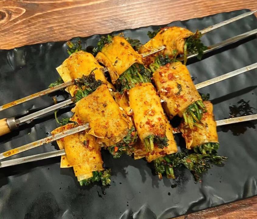 木屋烧烤 - 干豆皮卷香菜